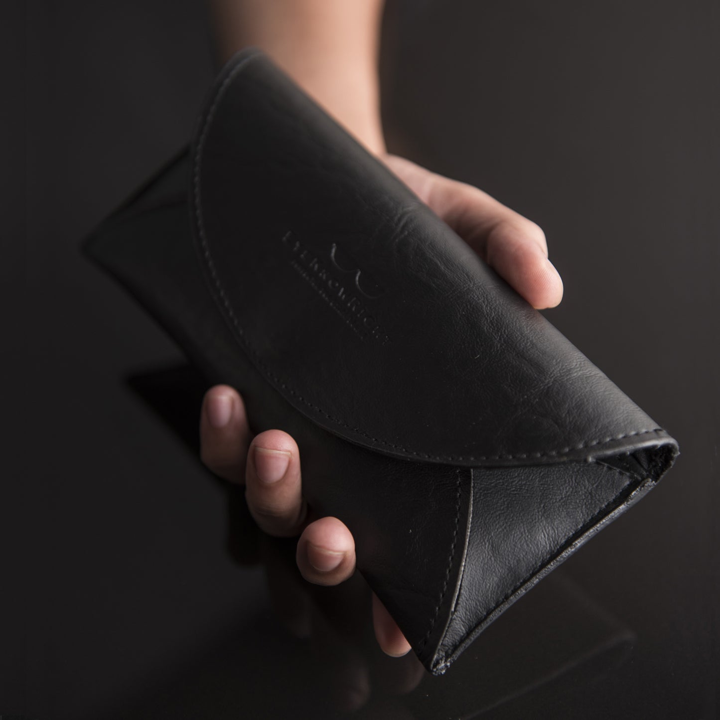 Leatherette Keeper™ vExile in Blackout
